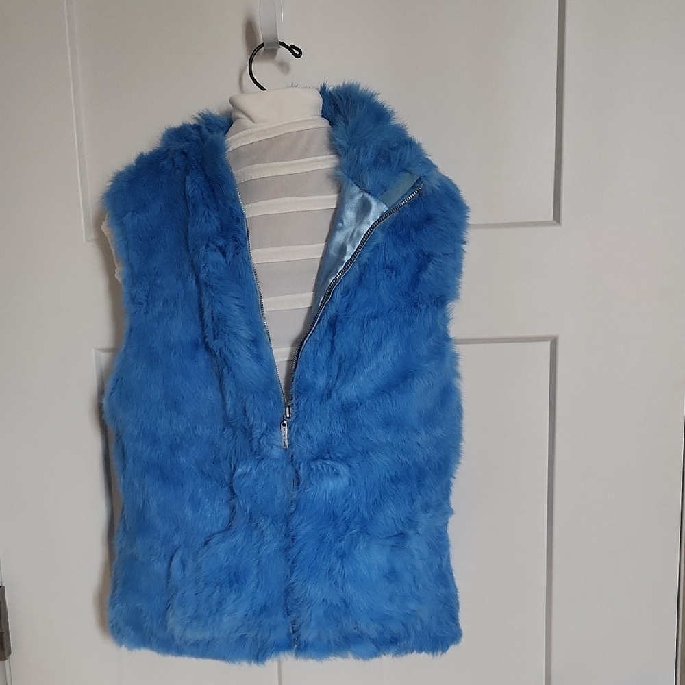 Sisters Blue Fur Vest/knit back